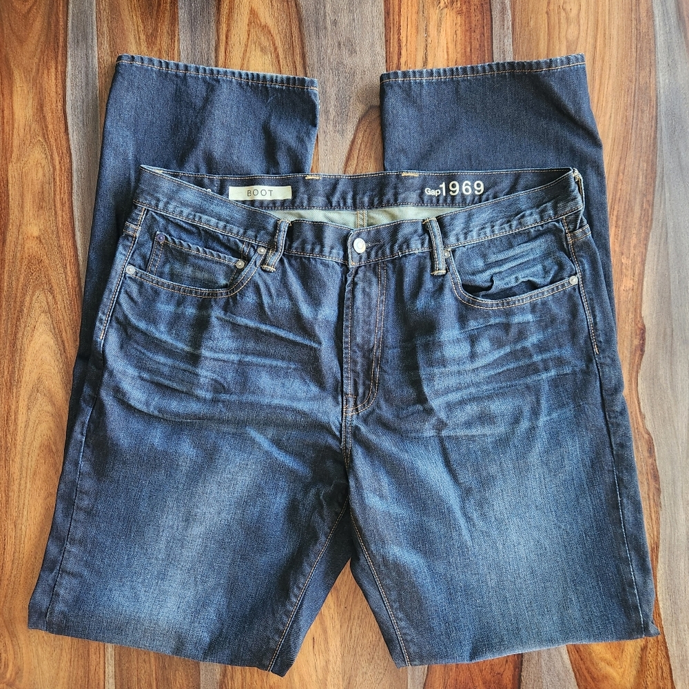Amazing Gap Men's Jeans Boot Cut 40 x 36 NWOT Factory Faded Behind Knees & Hip